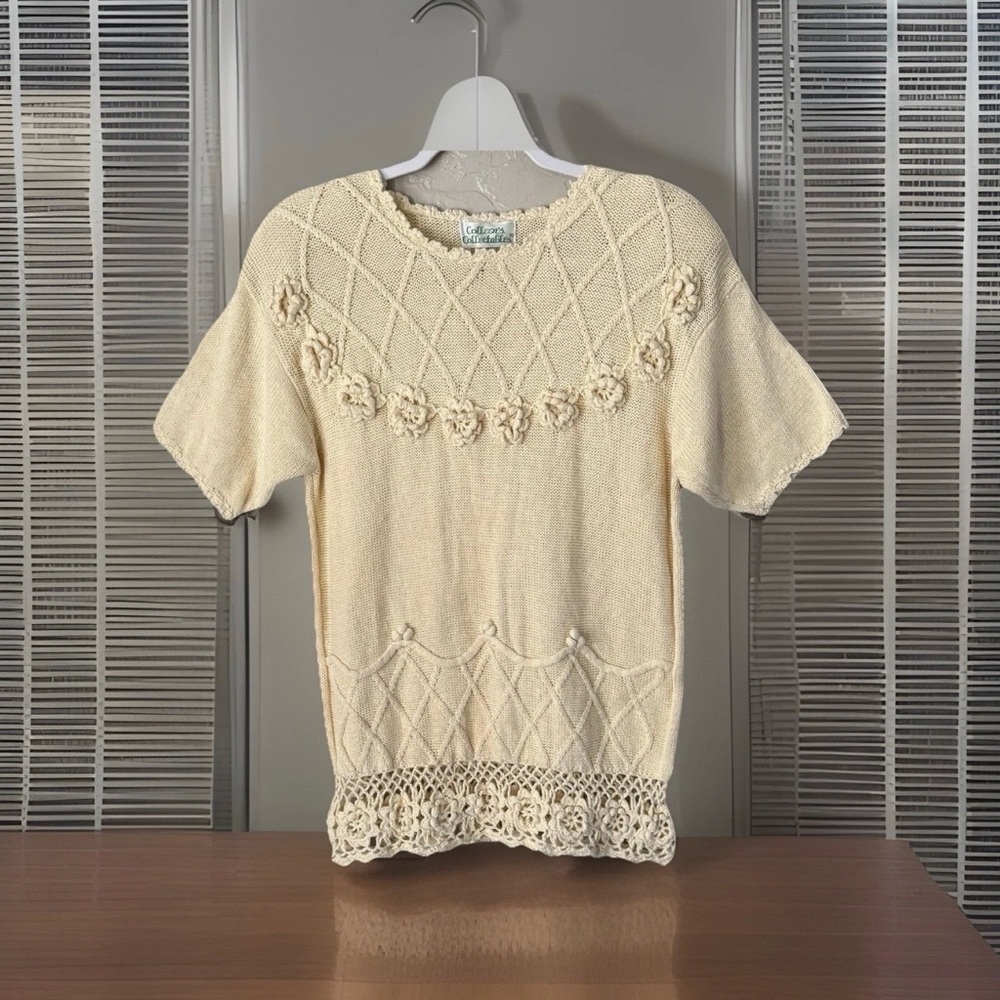 Colleen's Collectables Hand Knit Cream Floral Sweater Size Small Cottage-core